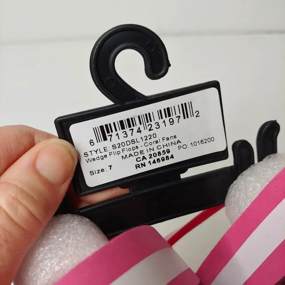 NWT Hatley Flip Flops - Coral Fans, Size 7